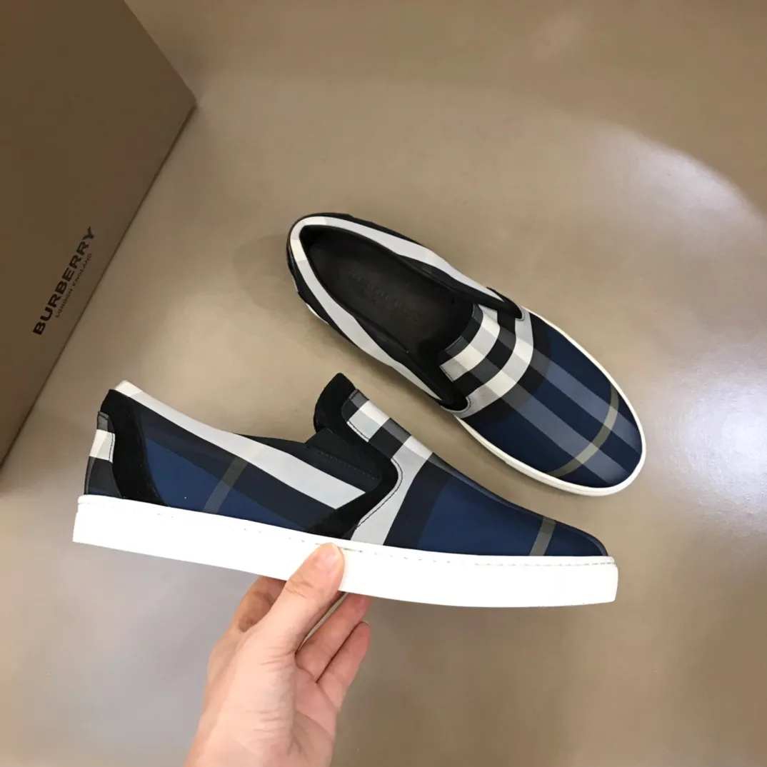 p340 "BURBERR*" men's classic low-top sneakers are reinterpreted in Vintage checkered cotton and matte calfskin, decorated with a new brand logo. First-layer sheepskin lining, embossed Burberry logo on the heel, and original TPU outsole! Size: 38-44